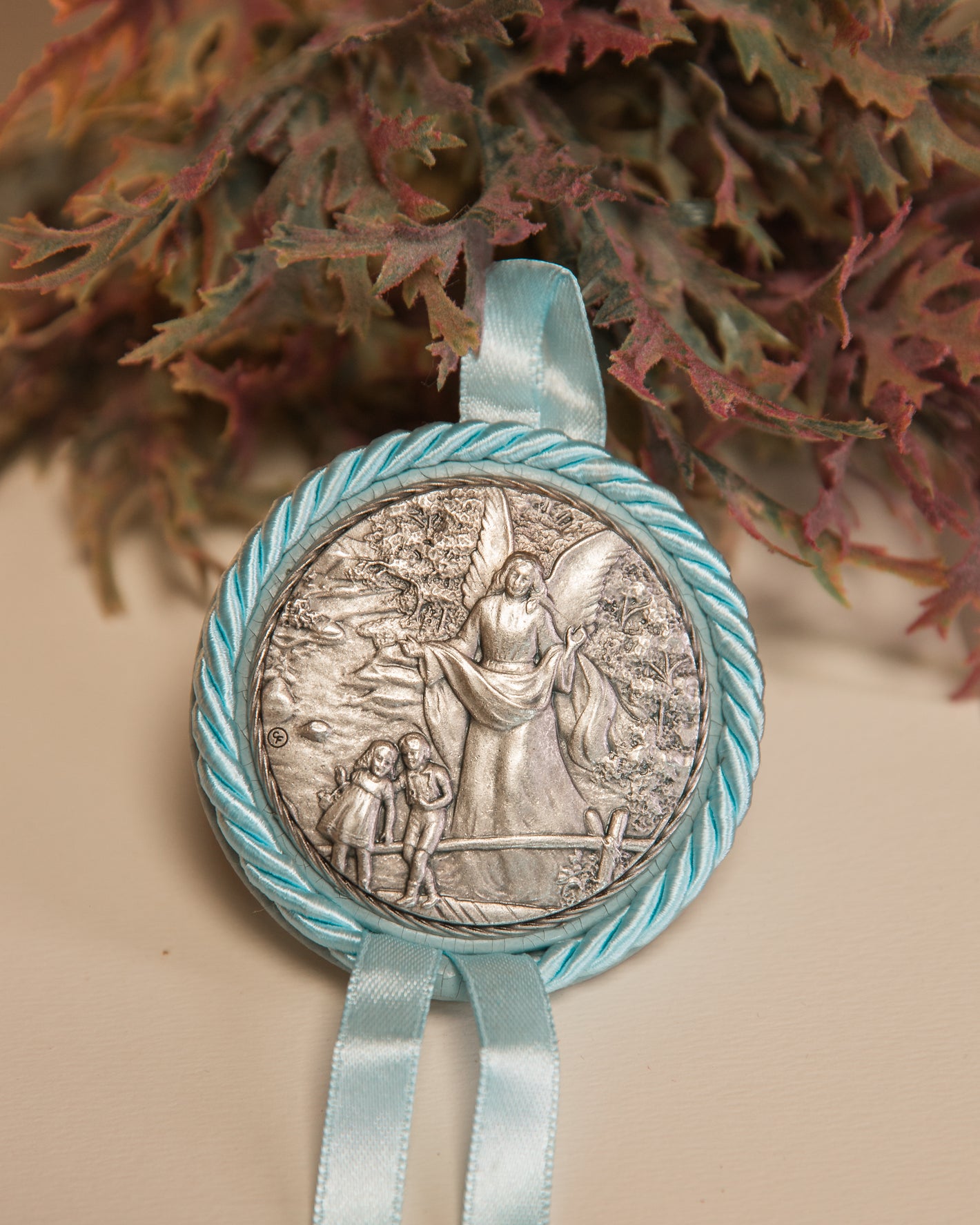 Medalhão de Berço Anjo da Guarda Azul - Folheado a Prata