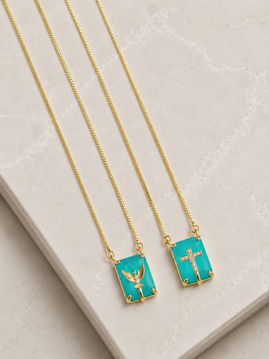 Colar Tipo Escapulário Espírito Santo e Cruz Pedra Verde - Com Zirconia Folheado a Ouro