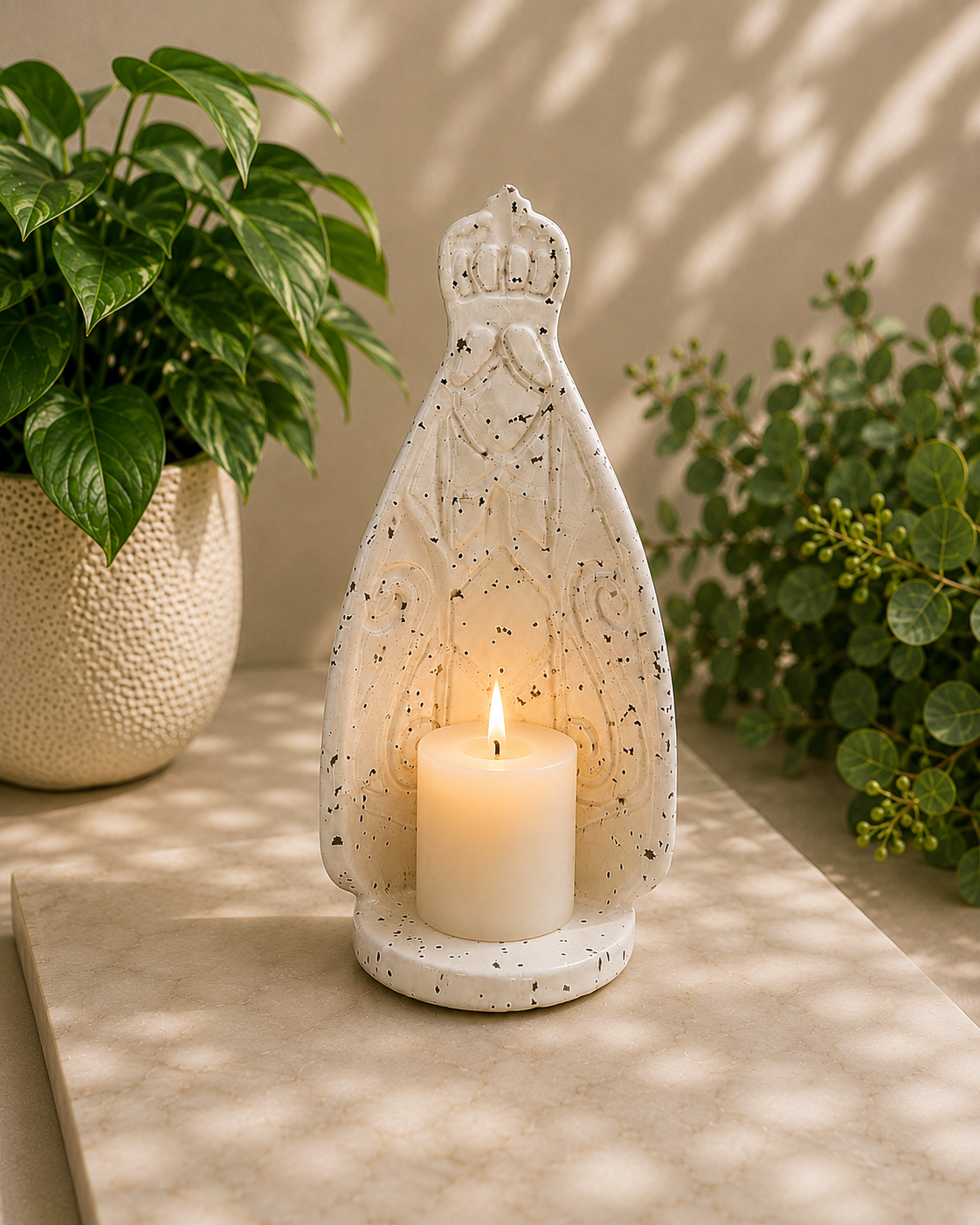 Porta vela decorativo Nossa Senhora em cerâmica