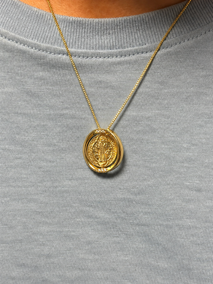 COLAR MEDALHA DE SÃO BENTO GIRATORIA FOLHEADO A OURO COM ZIRCONIA